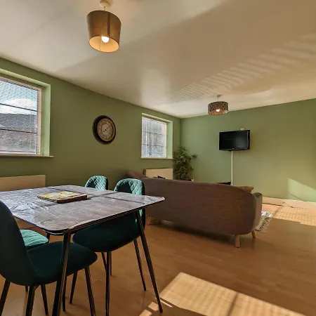Sealand With Allocated Parking! Apartment *