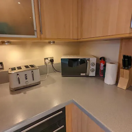 Apartment Sealand With Allocated Parking!
