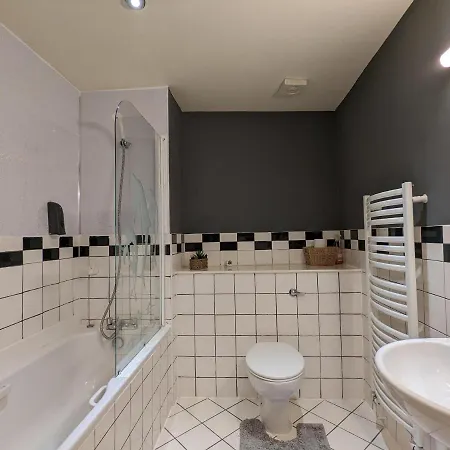 Apartment Sealand With Allocated Parking!