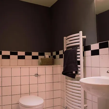 Sealand With Allocated Parking! Apartament