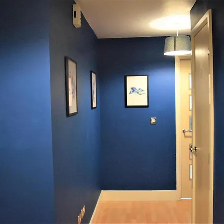 Sealand With Allocated Parking! * Birmingham
